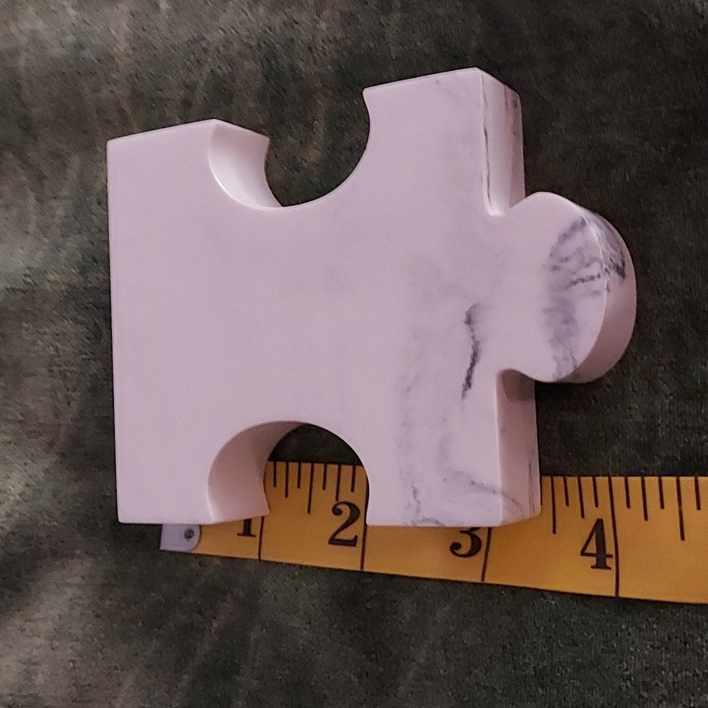 Puzzle paper weight 4x3, appears to be made of marble 0.05 lbs